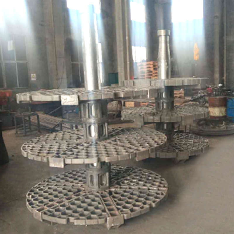 Panier empilable de traitement thermique pour four